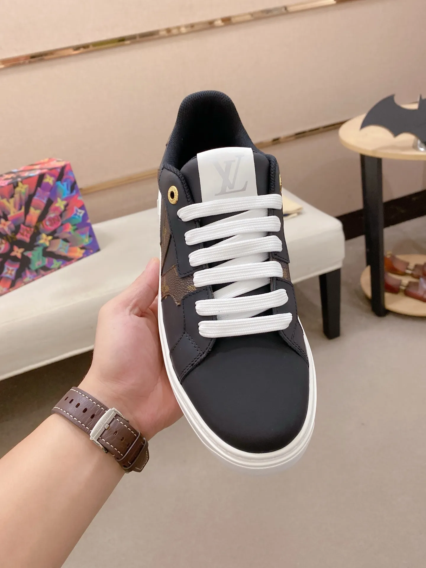 Men's shoes💰: 540💰(Niuli: full package) louis vuitton (Louis Vuitton/lv) top 🔍🔍 new models are on sale at the same time at the counter. The upper 🇮🇹 is imported from Italy, first-layer cowhide, and the lining is fully imported cowhide. 💪💪, completely 1⃣️ to 1 ⃣️Re-engraved🇮🇹💪💪, ⚠Sole: The original sole is specially provided by the original factory, the exclusive movable molded sole is super comfortable, ⚠The original factory follows the order, 🔍🔍high quality, you can enter and exit the counter at will, welcome to compare⚠. Code number:38-44